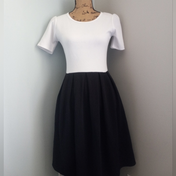LULAROE Amelia Black & White Colorblock Pleated Dress, Size Small - Picture 1 of 12